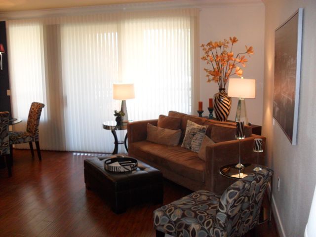 270 E Flamingo Rd in Las Vegas, NV - Foto de edificio - Building Photo