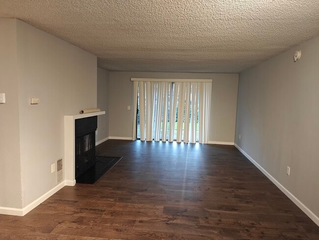 611 SW 5th Ct, Unit A101 in Renton, WA - Building Photo - Building Photo