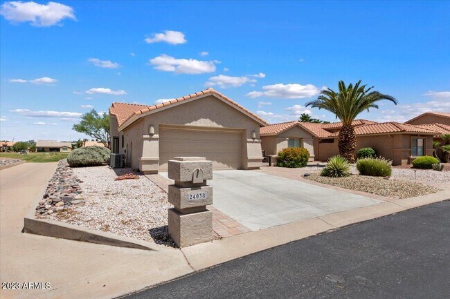 24038 NW Lakeway Cir in Sun Lakes, AZ - Foto de edificio - Building Photo