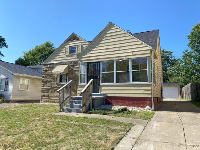 21417 Gardenview Dr in Maple Heights, OH - Building Photo - Building Photo
