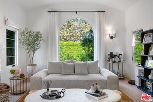 441 Flores St in Los Angeles, CA - Building Photo