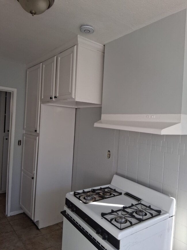 245 W 83rd St in Los Angeles, CA - Foto de edificio - Building Photo