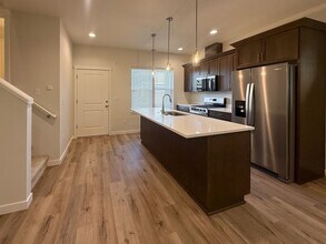352 SE Shetterly Dr in Dallas, OR - Building Photo - Building Photo