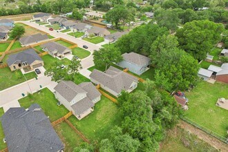 344 Webb St in Smithville, TX - Building Photo - Building Photo
