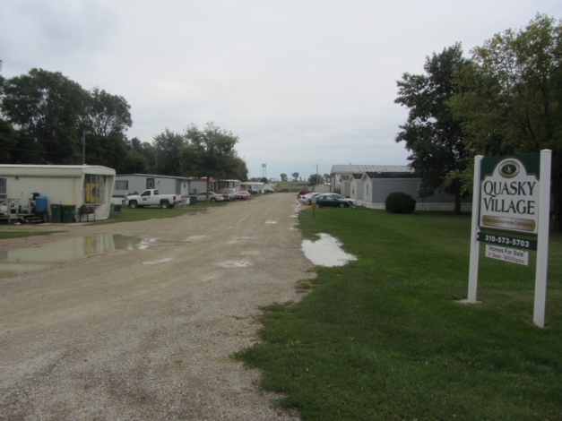 Quasky Village Mobile Home Park in Quasqueton, IA - Foto de edificio