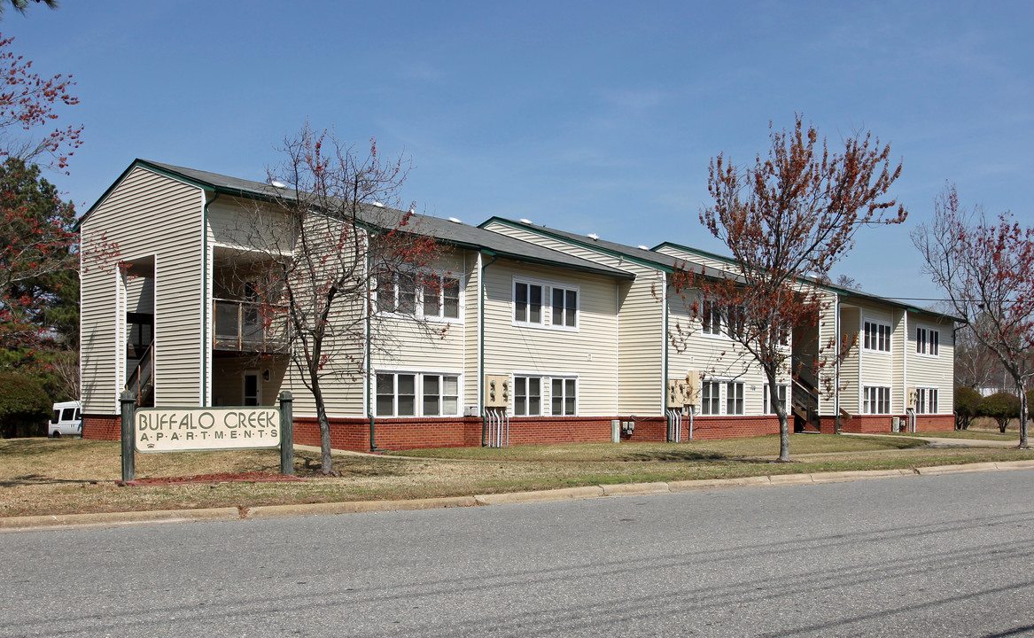 Buffalo Creek Apartments in Smithfield, NC - Foto de edificio