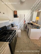 204 W Lampasas St in Llano, TX - Building Photo - Building Photo