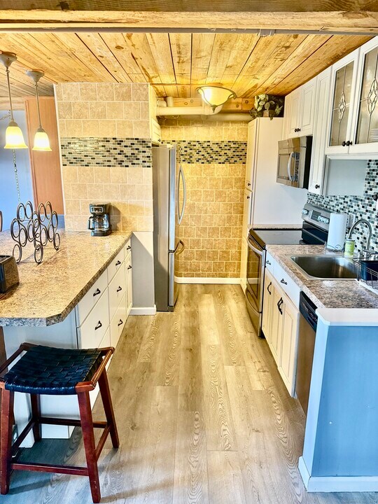 68 Thermos Ave in Norwich, CT - Building Photo