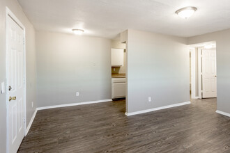 Parmele in Moore, OK - Building Photo - Interior Photo