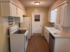 1112 Elmhurst St in Moore, OK - Building Photo - Building Photo