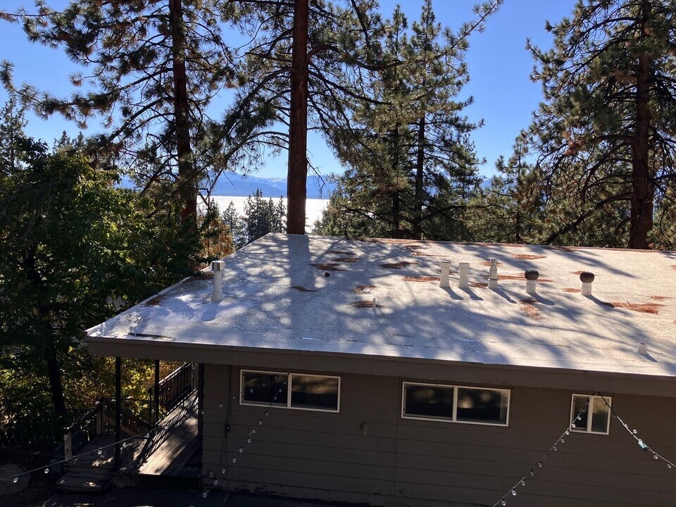 636 Lakeview Ave in Zephyr Cove, NV - Building Photo