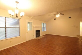 8202 Los Ranchos Dr in Austin, TX - Building Photo - Building Photo