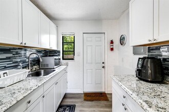 4300 SW 28th St in West Park, FL - Building Photo - Building Photo