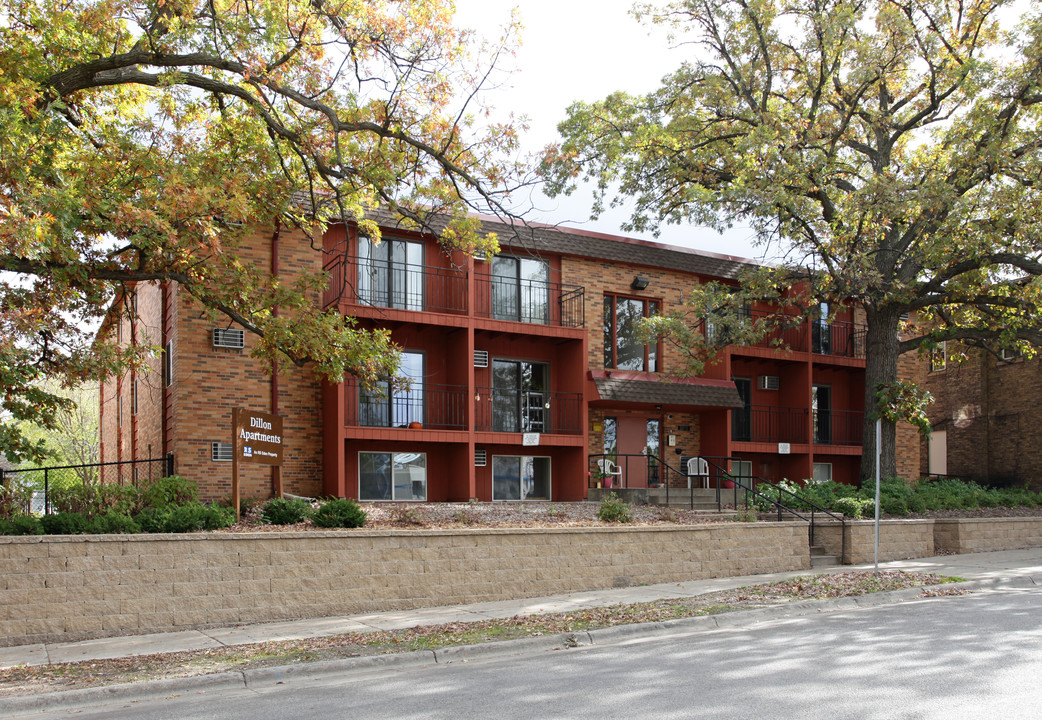 Dillon Apartments in Minneapolis, MN - Building Photo