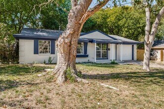 3945 Happy Canyon Dr in Dallas, TX - Building Photo - Building Photo