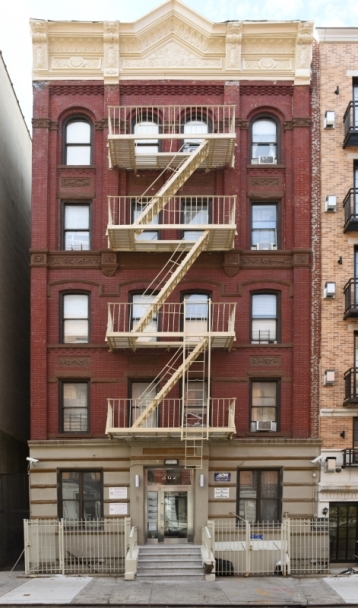 303 W 114th St in New York, NY - Building Photo