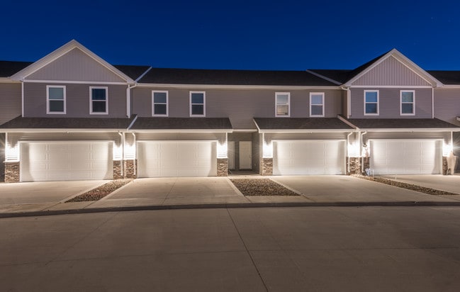 Twin Gates Townhomes in Ankeny, IA - Building Photo - Building Photo