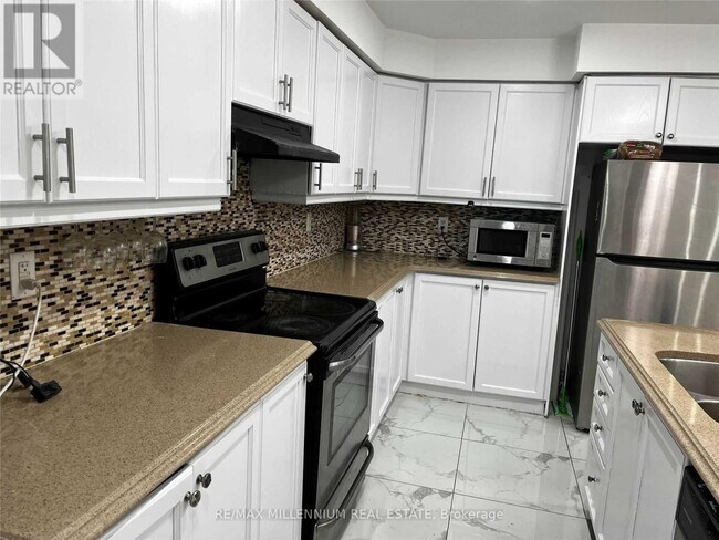 52 Vanhorne Cl in Brampton, ON - Building Photo - Building Photo