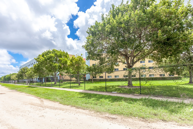 Princeton Manor Apartments in Homestead, FL - Building Photo - Building Photo