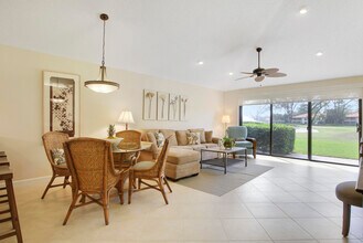 820 Club Dr in Palm Beach Gardens, FL - Building Photo - Building Photo