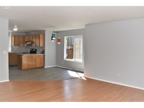5511 SE 130th Ave in Portland, OR - Building Photo - Building Photo