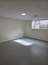 6910 NE Pacific St in Portland, OR - Foto de edificio - Building Photo