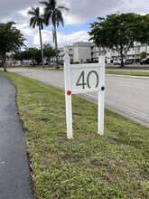 8285 Sunrise Lakes Blvd in Sunrise, FL - Building Photo - Building Photo