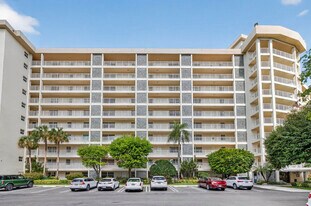 3499 Oaks Way in Pompano Beach, FL - Building Photo