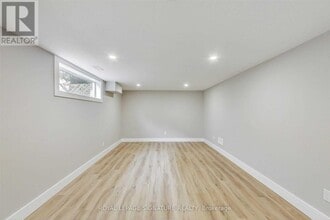 95 Cardinal Dr in Hamilton, ON - Building Photo - Building Photo