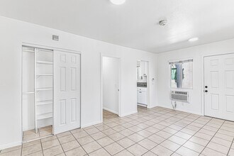 67 Alamitos Ave, Unit 10 in Long Beach, CA - Building Photo - Building Photo