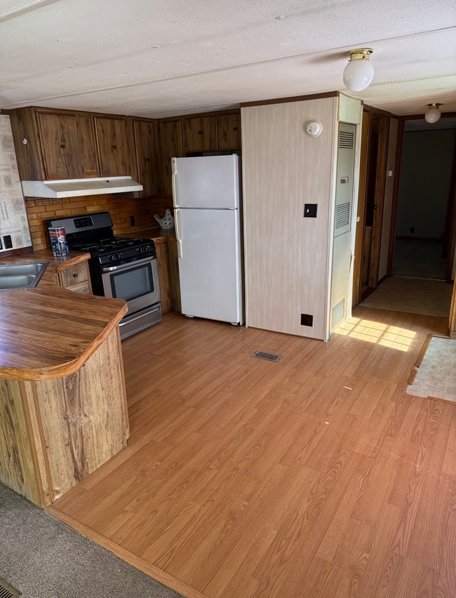 property at 14 Shettler Rd