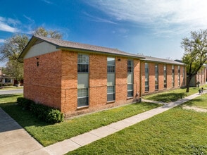 Ivy Terrace Apartments in McAllen, TX - Building Photo - Building Photo