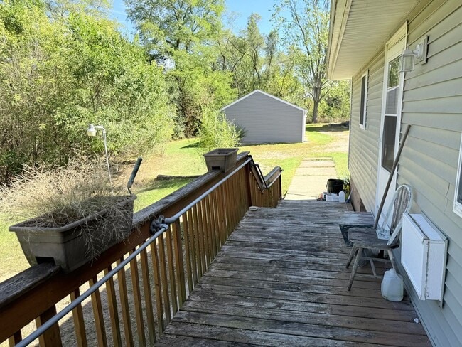 6070 Brooklyn Rd in Jackson, MI - Building Photo - Building Photo