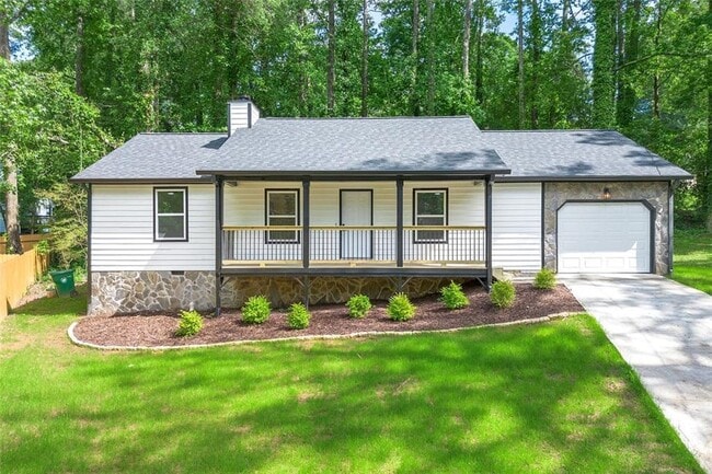 4043 Chedworth Way in Stone Mountain, GA - Building Photo - Building Photo