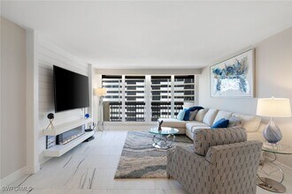 4001 Gulf Shore Blvd N in Naples, FL - Building Photo - Building Photo