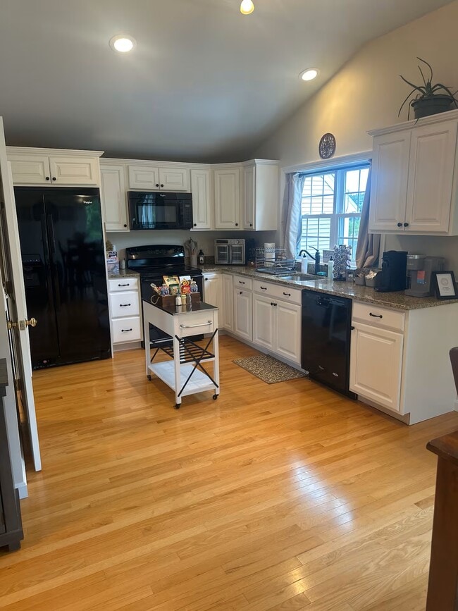 92 Howland Rd, Unit Valley View Studio