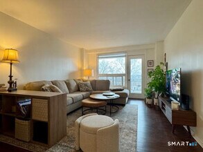 91 Strawberry Hill Ave in Stamford, CT - Building Photo - Building Photo