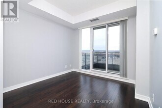 9201-9201 Yonge St in Richmond Hill, ON - Building Photo - Building Photo