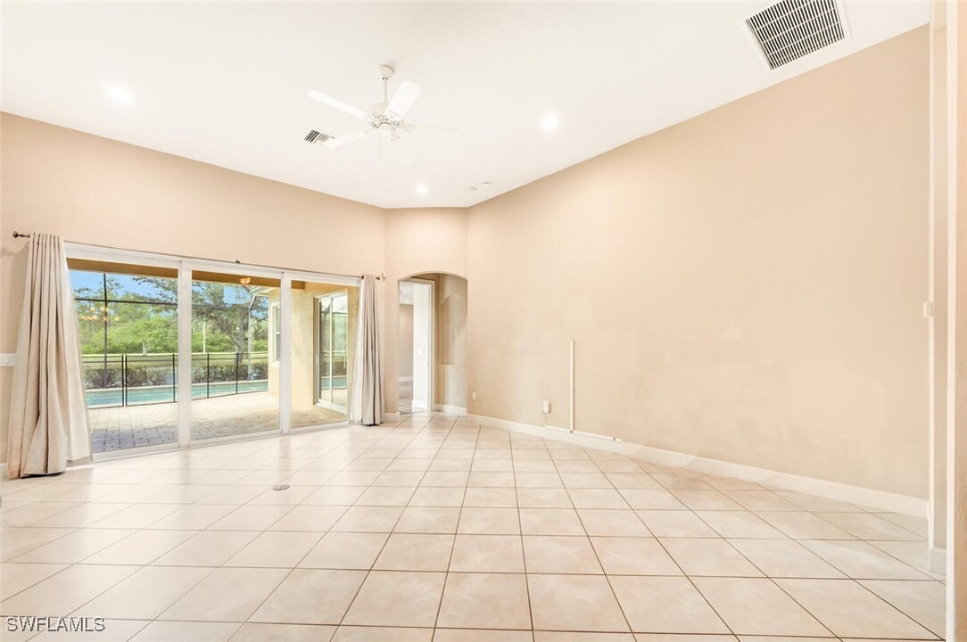 7975 Princeton Dr in Naples, FL - Building Photo