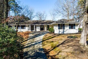 7330 Hunters Branch Dr NE in Atlanta, GA - Building Photo