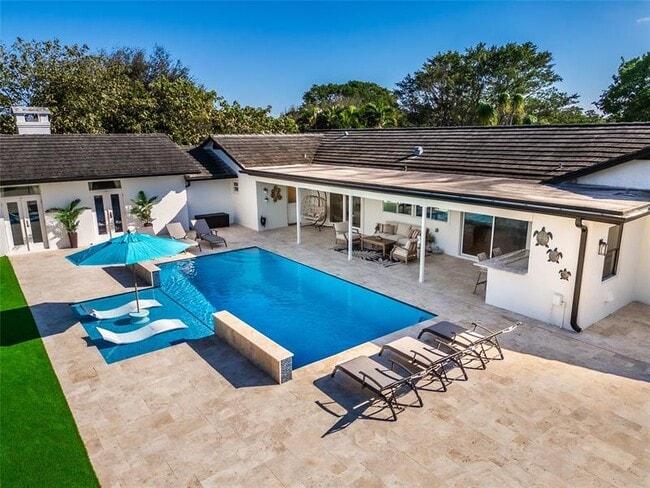 property at 3127 Sherwood Blvd