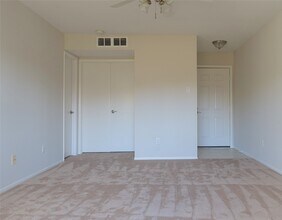 18800 Egret Bay Blvd in Houston, TX - Building Photo - Building Photo