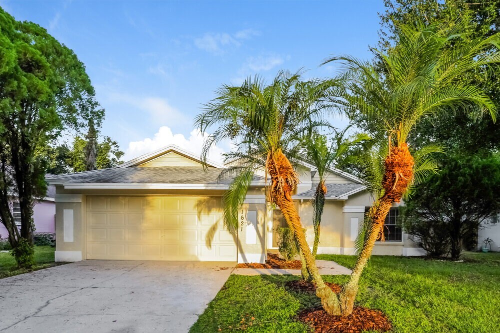 1621 Coppersmith Ct in Lutz, FL - Building Photo