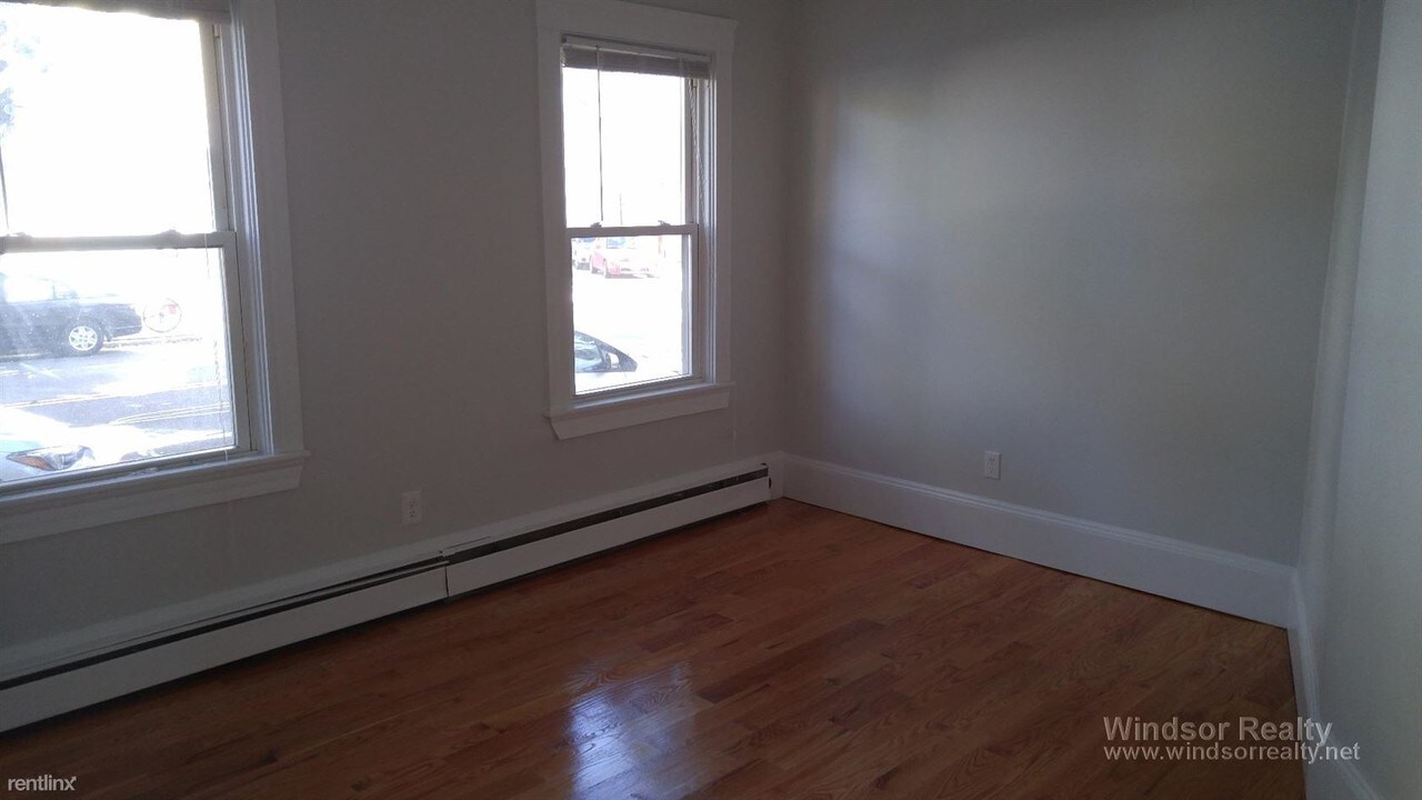 88 Hampshire St-Unit -Apt 3 in Cambridge, MA - Building Photo