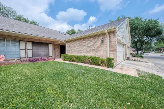 714 E Country Grove Cir in Pearland, TX - Foto de edificio - Building Photo