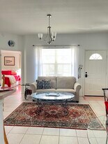 10102 L Pavia Blvd in Venice, FL - Building Photo