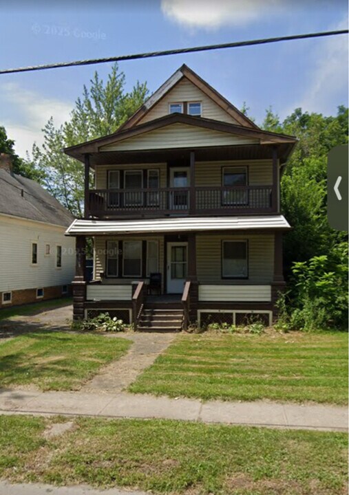 3022 E 130th St in Cleveland, OH - Foto de edificio