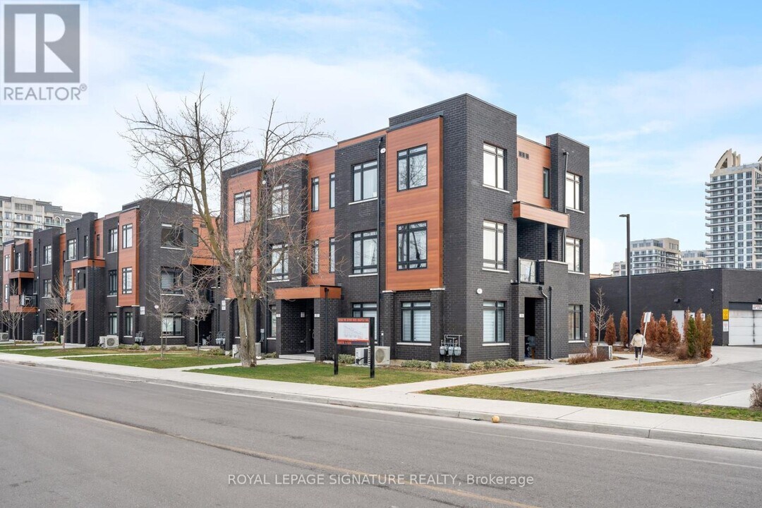 370 Red Maple Rd in Richmond Hill, ON - Building Photo