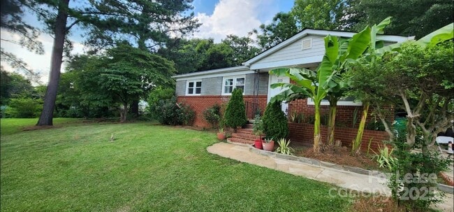 215 Mattoon St in Charlotte, NC - Building Photo - Building Photo