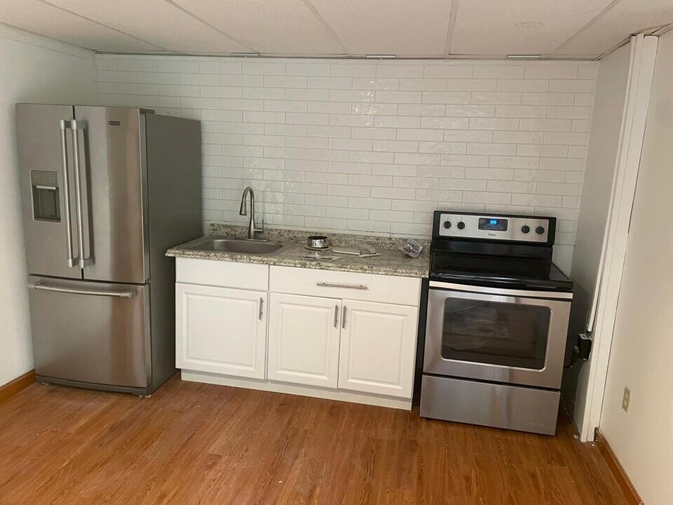 10 Michelle Ln in Mashpee, MA - Building Photo